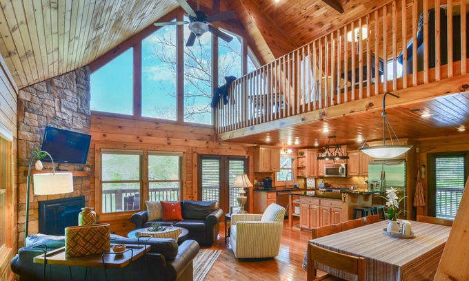 Butler Cabin | Waterfront Luxury at Watauga Lake!