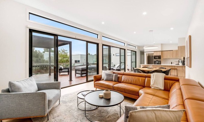 Opossum Bay Apartment | Waterfront Luxury in Opossum Bay