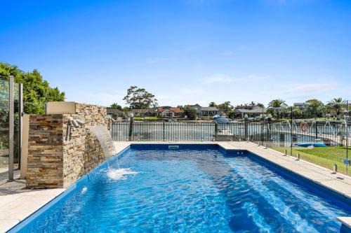 St Huberts Island House | Waterfront Luxury Pool-Spa-Jetty-Pool Table