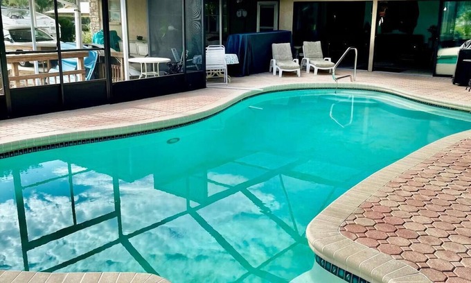 Springs at Kings Bay House | Waterfront Manatee Villa with Pool - Long term Rental