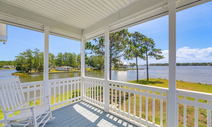 Merritt House | Waterfront Merritt Home w/Boat Dock & Deck!