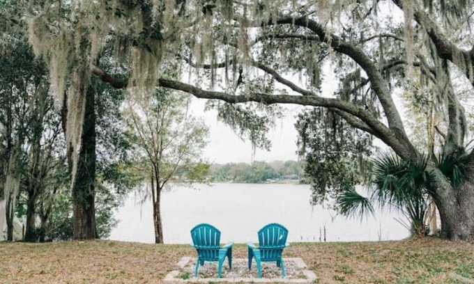 Bearss Plaza House | Waterfront Nature Retreat:15 mins to downtownTampa