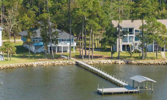 Florida Panhandle House | Waterfront Oasis Getaway - Boat Dock & Lift