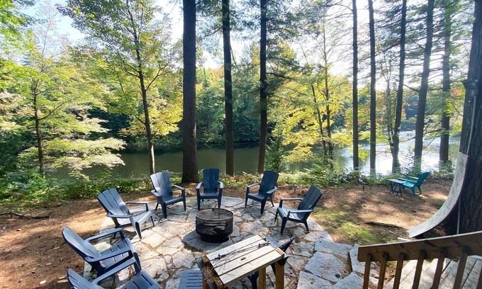 Bracebridge Cottage | Waterfront Oasis | Kayaks/Canoe | Free Ont Parks Pass | Firepit | Muskoka Room