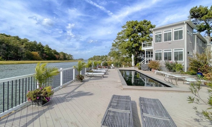 North Shores House | Waterfront Oasis in North Shores!