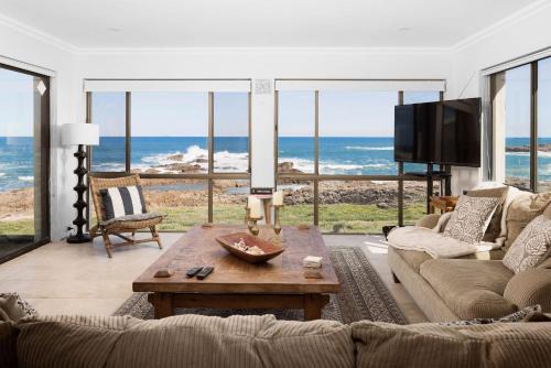 Anna Bay House | Waterfront Ocean Cottage