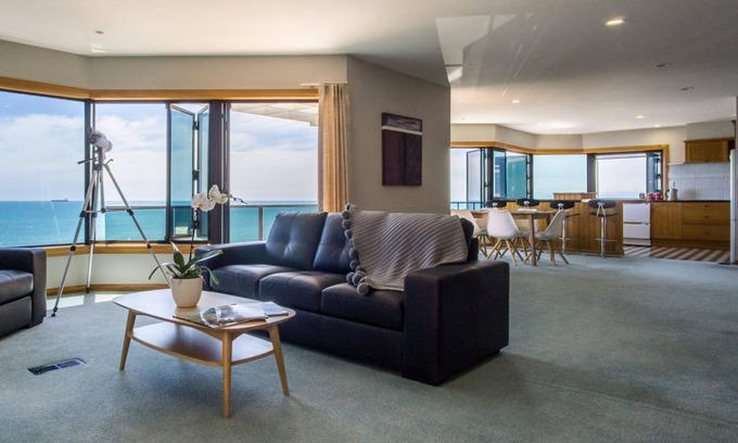 New Plymouth House | WATERFRONT ON WOOLCOMBE