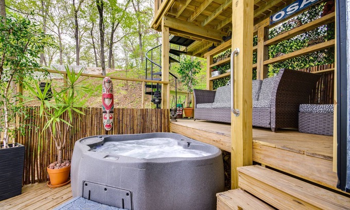 Rocky Mount House | Waterfront Ozarks Home w/Hot Tub, Bar & Dock