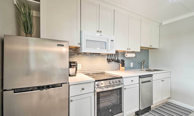 Perdido Key Coves One Apartment | Waterfront Pensacola Retreat: Walk to Beach!