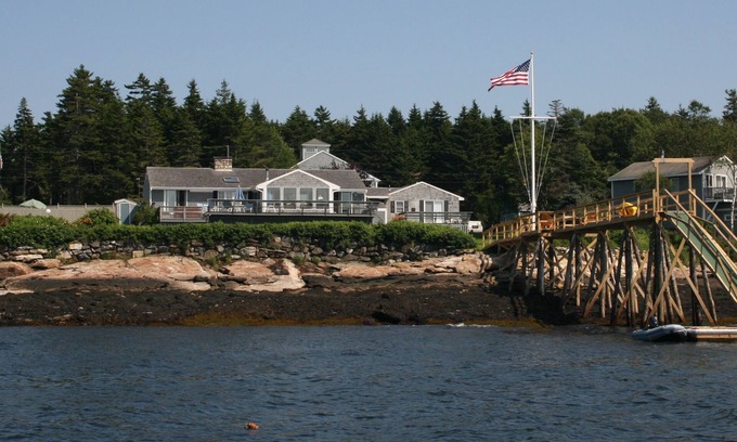 New Harbor House | Waterfront, Pool, Hot Tub, Decks, Beach, Sunsets