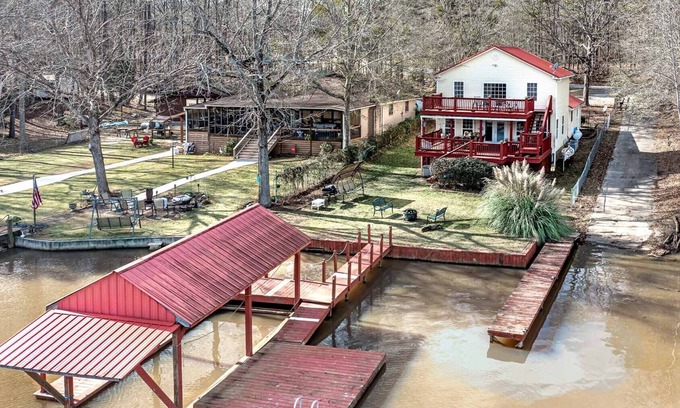 Jackson House | Waterfront, Private covered boat dock, Newly Remodeled,