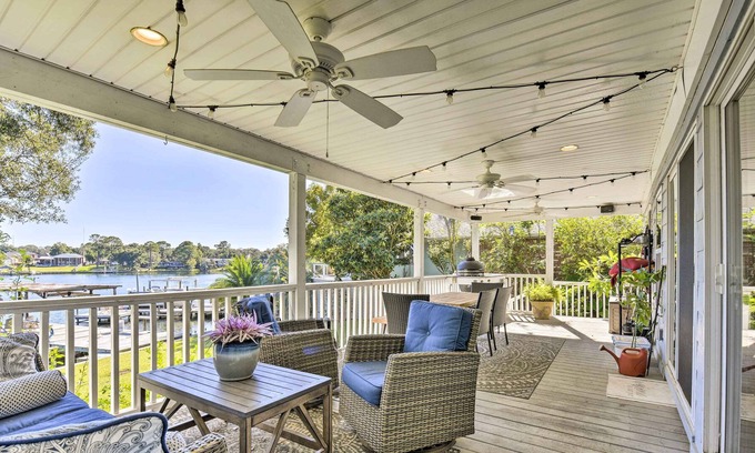 Wright House | Waterfront Retreat w/ Dock < 3 Mi to Beach!