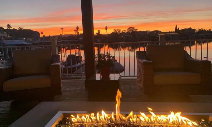 Discovery Bay House | Waterfront Remodeled House close to FAST Water