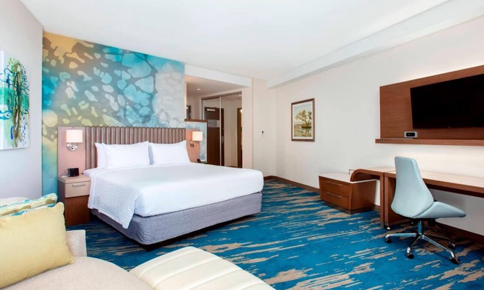 Marathon Hotel | Waterfront Resort Stay w/Pool Access & Marina Views
