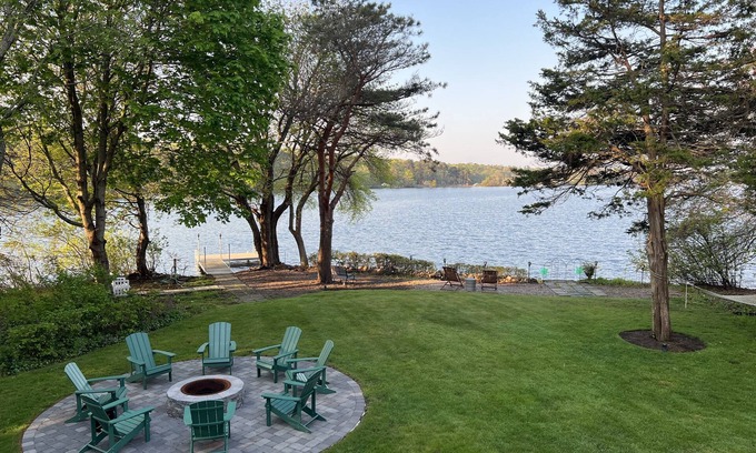 Centerville House | Waterfront retreat on Wequaquet Lake. Kayaks included and close to Town/Beaches