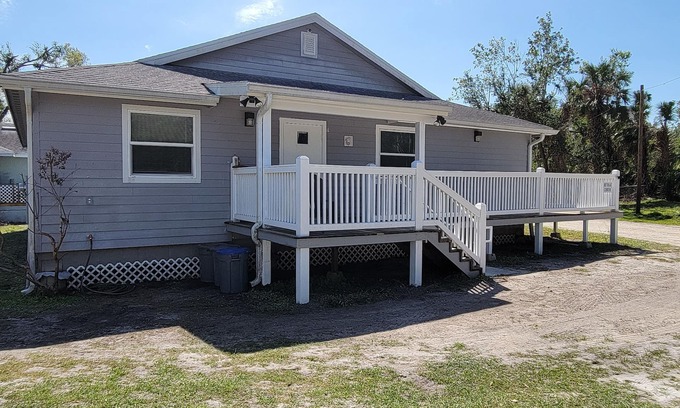 Fort Ogden Cabin | Waterfront Retreat