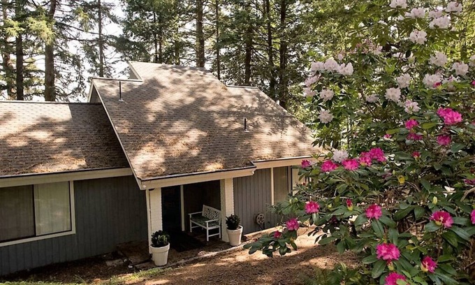 Lummi Island House | Waterfront Retreat w/Access to Swim Lake