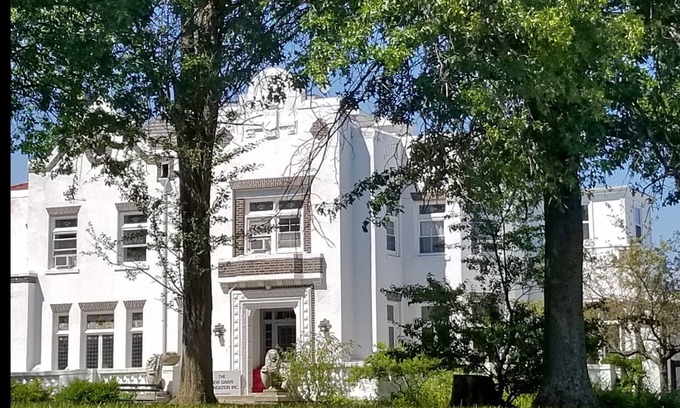 New Rochelle House | Waterfront Retreat Center for Health & Wellness