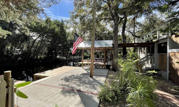 Old Homosassa House | Waterfront Retreat with fenced yard, porch + bar, canal views, NEW DOCK