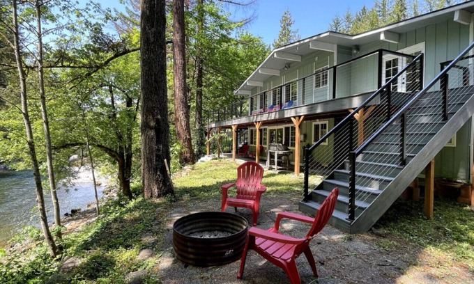 Washougal House | Waterfront: River’s Edge on Washougal River
