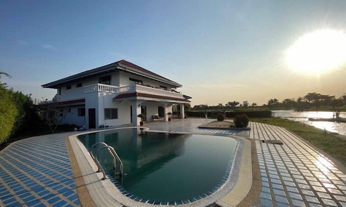 Bang Pakong Villa | Waterfront Royal Villa