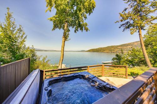 Sandpoint House | Waterfront Sagle Retreat with Hot Tub and Fireplace