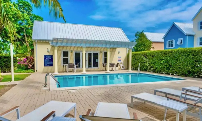 Grand Harbour Condo | Waterfront Sanctuary Grande 4Bed 4Bath Pool Patio