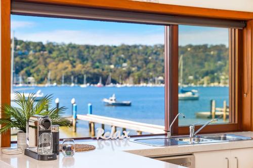 Scotland Island House | Waterfront Scotland Island Holiday Home - Family & Pet Friendly - 3 Bedrooms - Wifi - Netflix - Private Jetty
