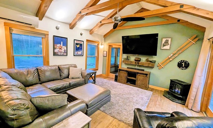 Freeport House | Waterfront Spacious Luxury Home, 5 min to LL Bean!