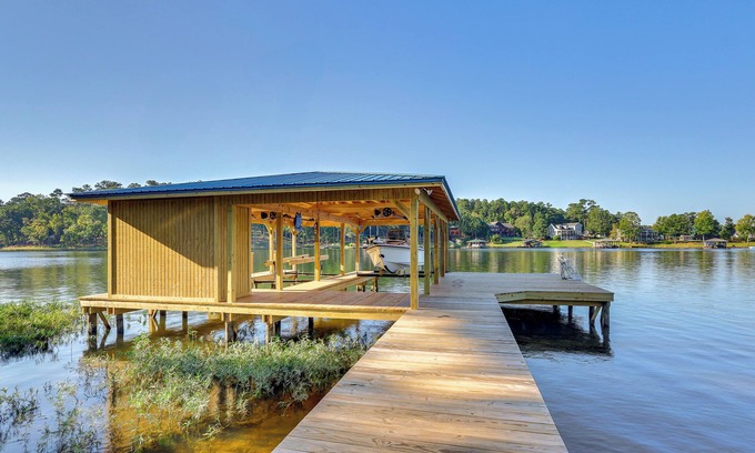 Milledgeville House | Waterfront Sparta Retreat w/Dock, Deck & Grill