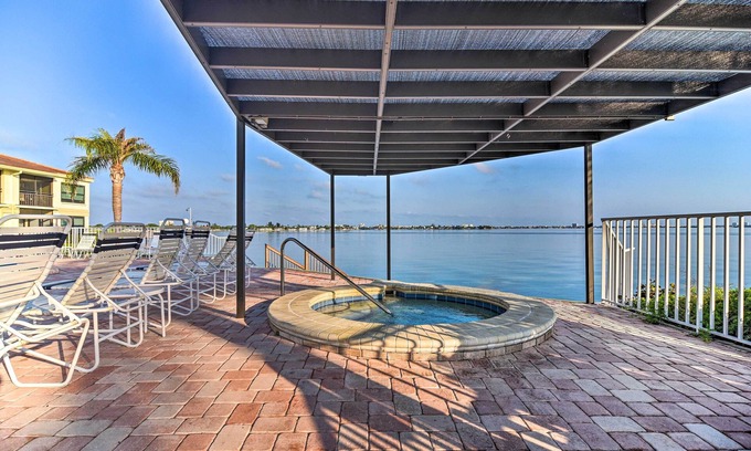 Isla del Sol Villa | Waterfront St Petersburg Villa w/Free WiFi