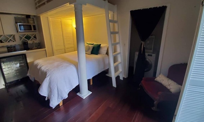 Hanahan Apartment | Waterfront Studio- Wi-Fi, Kayak, Dog Friendly