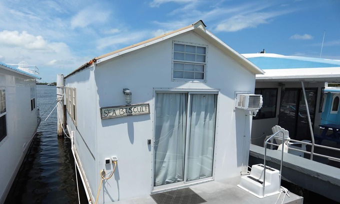 Tavernier Boat Rental | Waterfront Sunset View Aqua Villa at Sea Biscuit @ Mangrove Resort LLC