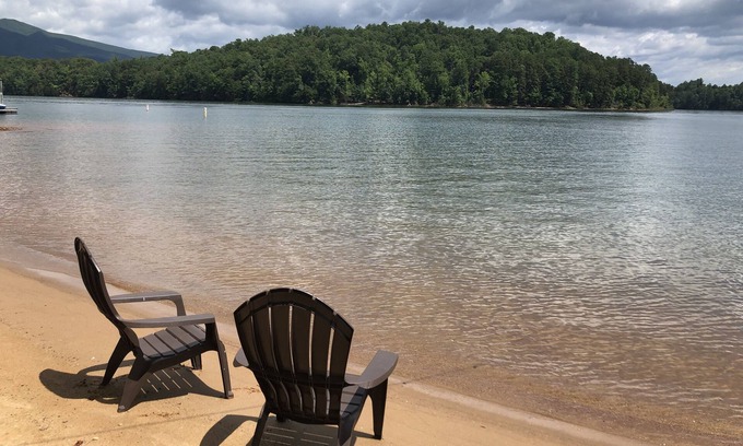 Forest Lake Heights House | Waterfront-The Arbor Lake James w/200' of Sandy Beach & Dock-a gated community