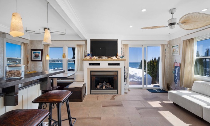 Hampton Bays House | WATERFRONT TOWNHOUSE - A SLICE OF HEAVEN