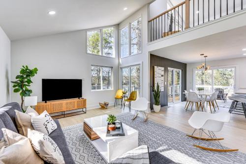 Troy House | Waterfront Troy Home with Private Boat Dock!