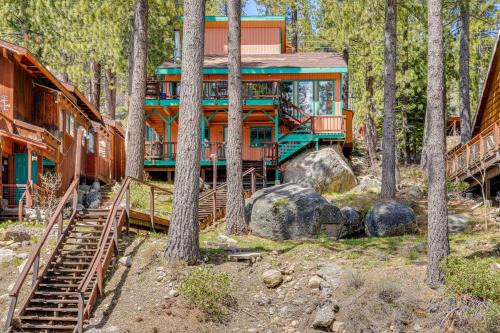 Truckee House | Waterfront Truckee Cabin on Donner Lake!