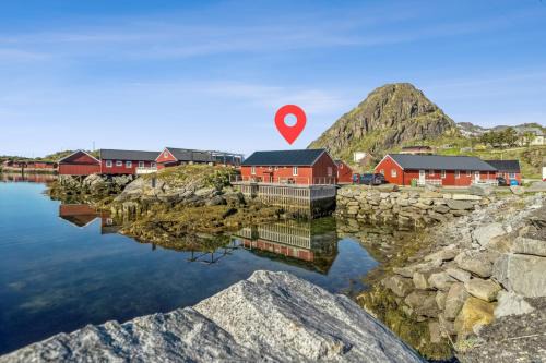 Stamsund House | Waterfront Twin Cabin