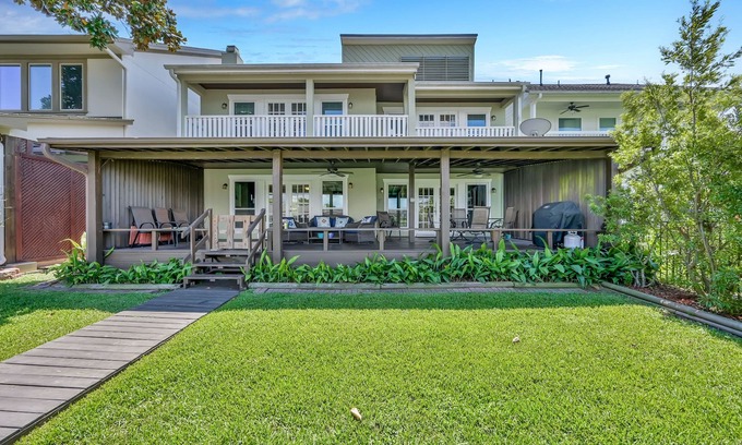 April Sound House | Waterfront Vacation Property - Fully Renovated for your Family to Enjoy!