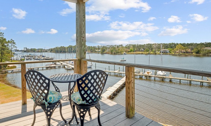 Oriental House | Waterfront Views & Boat Slip, Blackwell Point #B