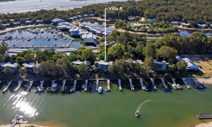 Gold Coast Villa | Waterfront Villa - Boat Berth - Couran Cove Resort - South Stradbroke Island