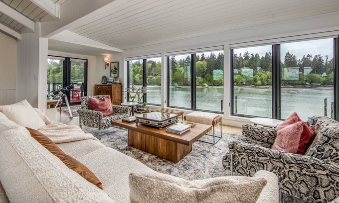 Rollingbay House | Waterfront w/ Dock Near Fay Bainbridge Park