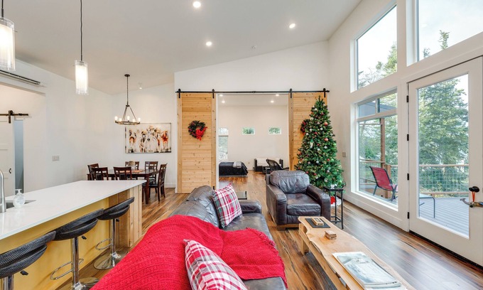 Adelma Beach House | Waterfront Whidbey Island Hideaway w/Beach Access