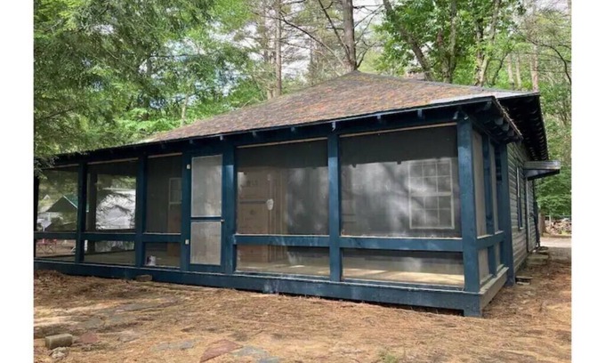 Lake Luzerne Cabin | Waterfront Willow Cabin near Lake George, Saratoga