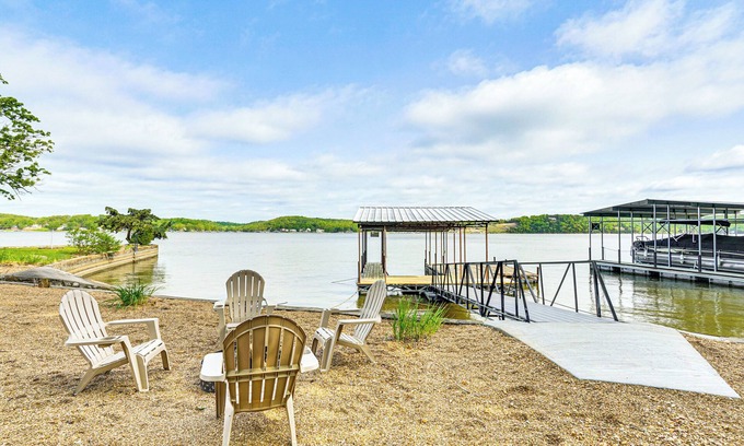 Linn Creek House | Waterfront Yard, Dock + Game Room: Linn Creek Home