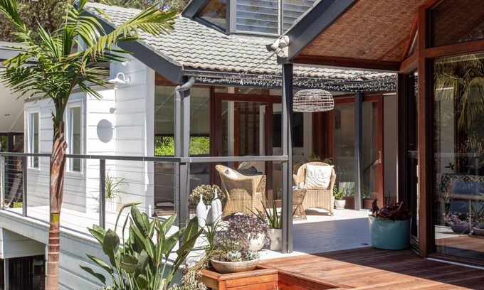 Riverview House | Waterlily Villa, Riverview IH