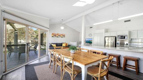 Terrigal House | Watermark #17 Pool In Complex Accom Holidays