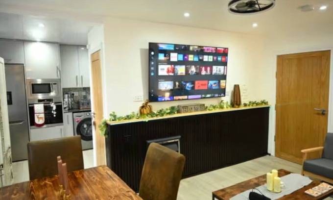 Birstall House | Watermead Retreat Bungalow