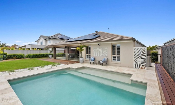 Bellara House | Waters Edge!
