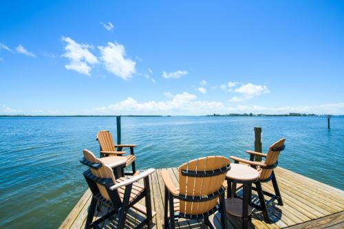Bradenton Beach House | Waters Edge Cottage